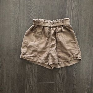 Community Aritzia cargo shorts